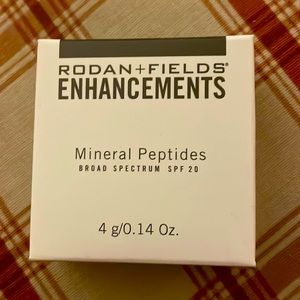 Rodan & Fields Mineral Peptides Powder in shade Light